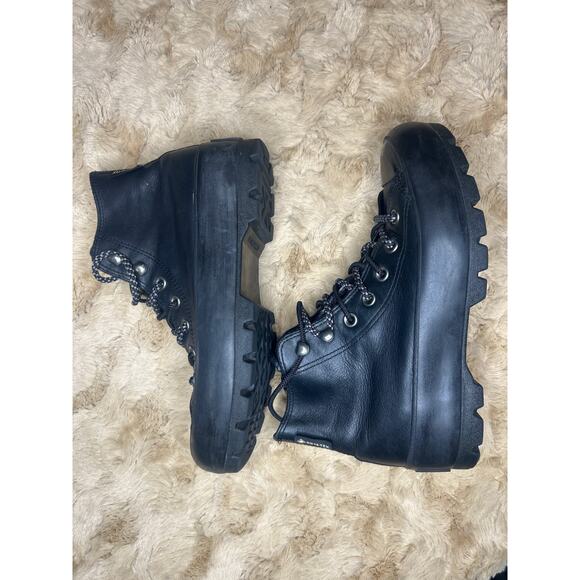 Converse Black Leather Hi top women’s 7 like new - Picture 1 of 6